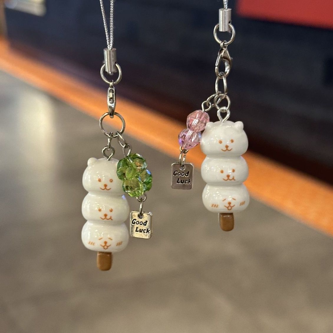 Joke Bear Lucky Leaf Phone Cha - Resin Art Alphabet ulasan dan harga