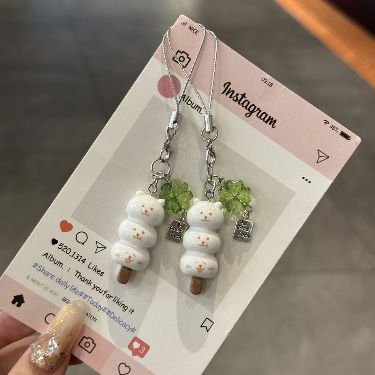Joke Bear Lucky Leaf Phone Cha - Resin Art Alphabet ulasan dan harga